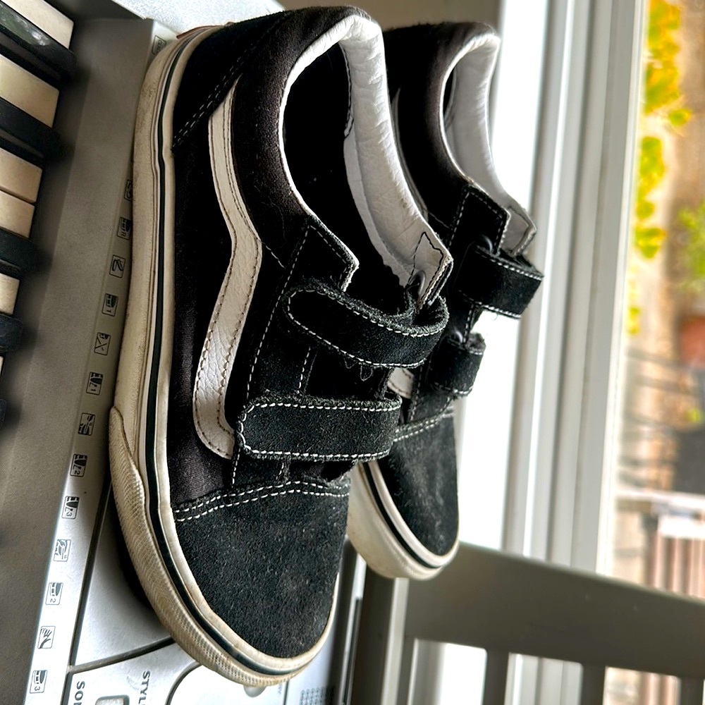 COPY - Vans Kids Old Sokol V Shoes ( Black/True White) Size 3